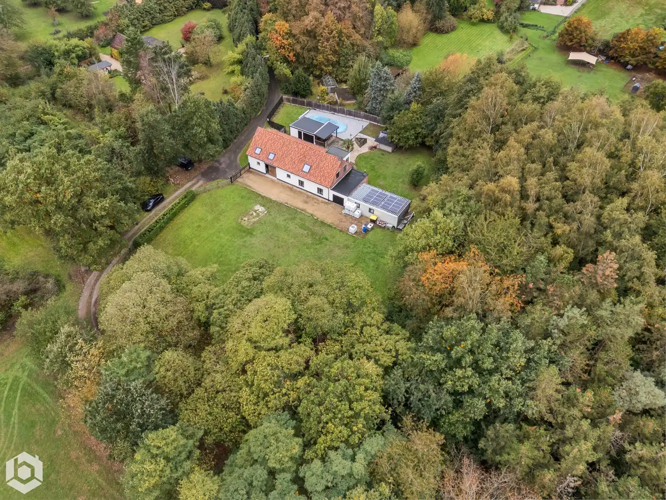 Prachtige gerenoveerde ruime woning in een groen kader foto 25