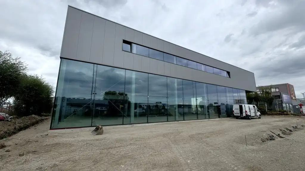 Nieuwbouw showroom met magazijn te huur aan A12 in Aartselaar foto 11