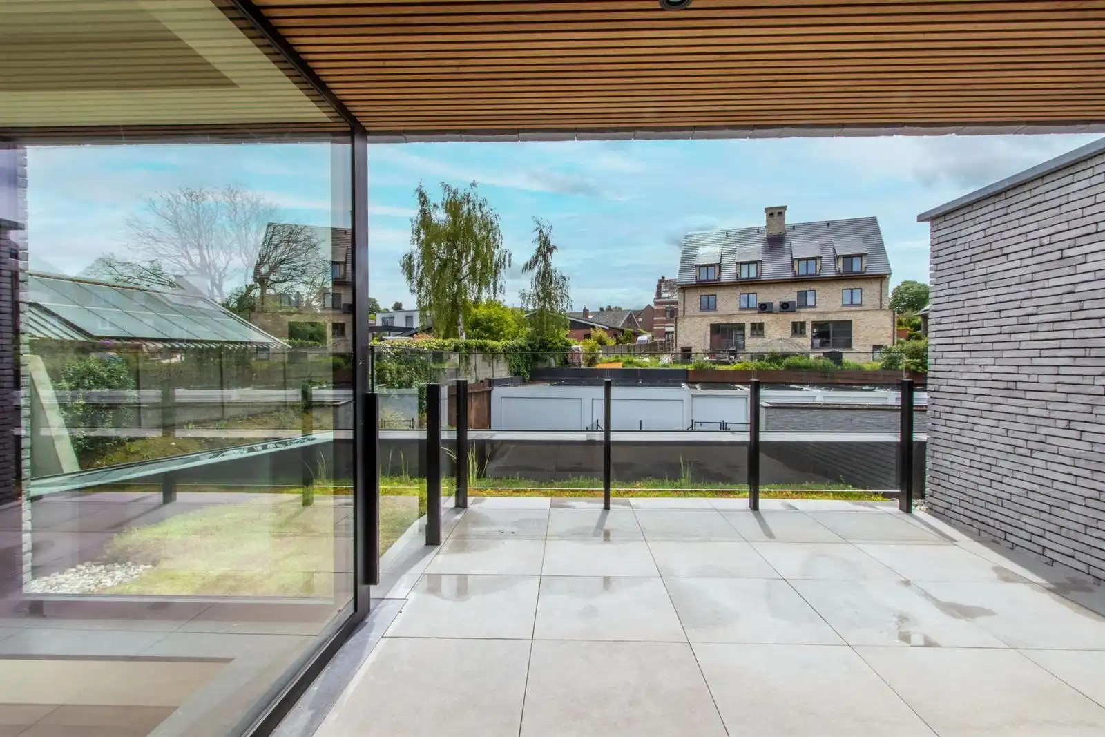 BEZOEKMOMENT  NU ZATERDAG  23/5 tsn 9u en 11u   -- 3-slaapkamer appartement van 141 m² met terras van 10 m² foto 2