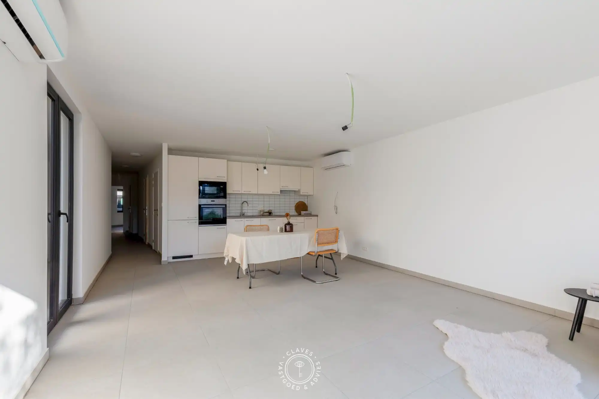 Ingrijpende energetische renovatie: gelijkvloers appartement met een zonnig terras aan 2% foto {{pictureIndex}}