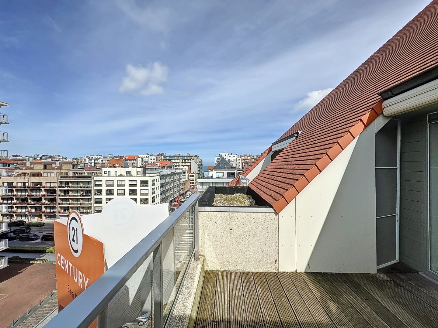 Centraal gelegen duplex-appartement met twee slaapkamers te Nieuwpoort foto 2