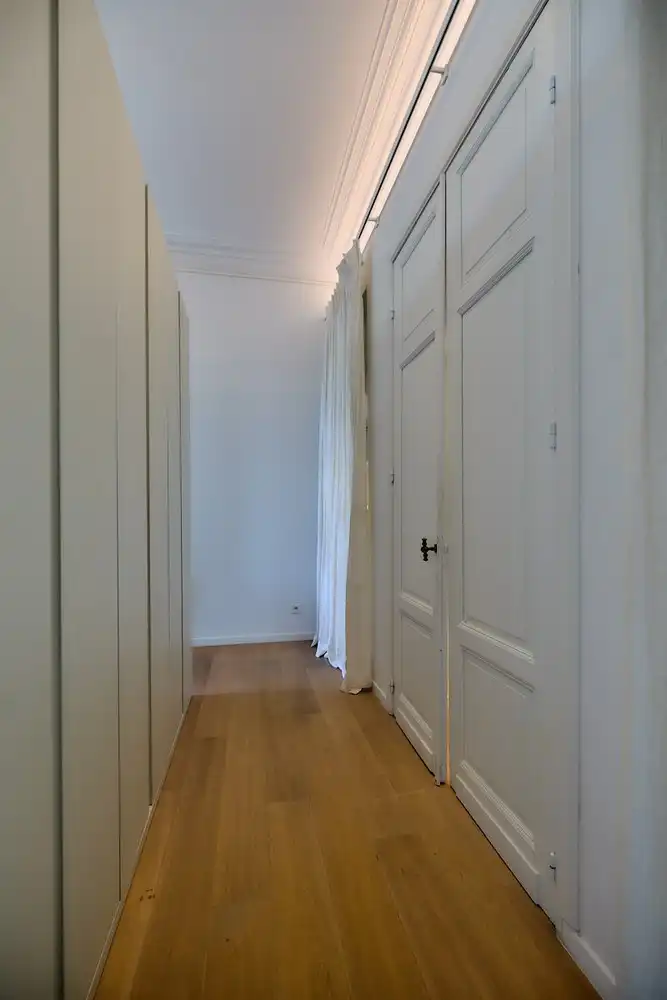 Exceptioneel en luxueus gerenoveerd 19e eeuws appartement midden in de binnenstad. foto 19