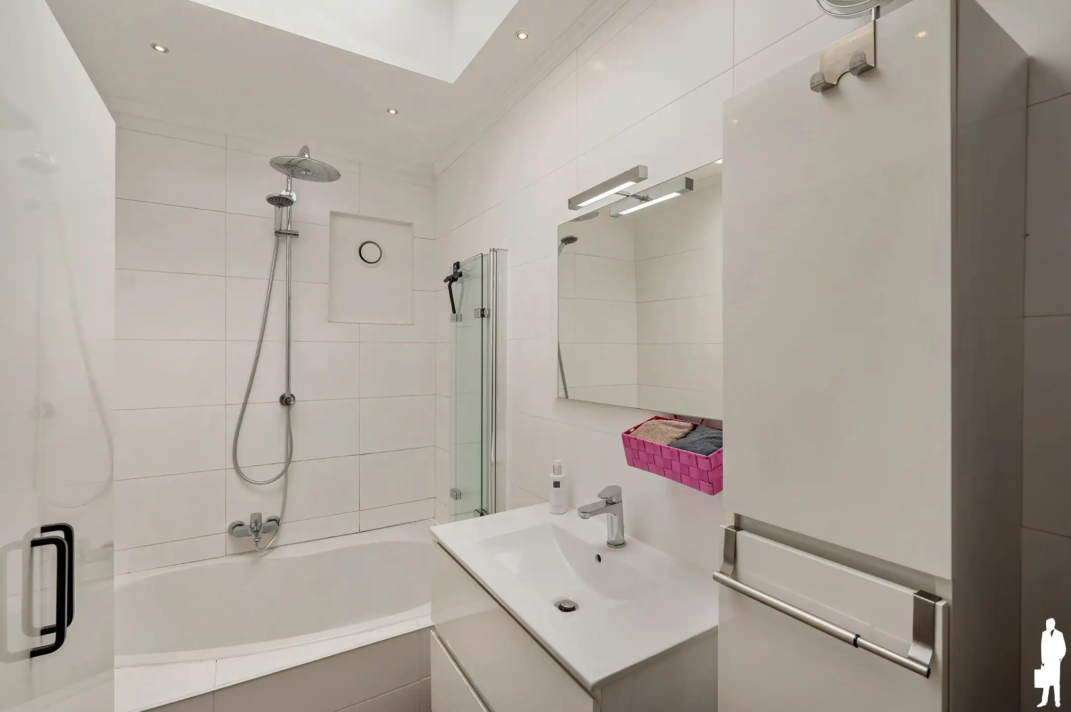 Zeer goed onderhouden woning, nabij het centrum van Ekeren! foto 8