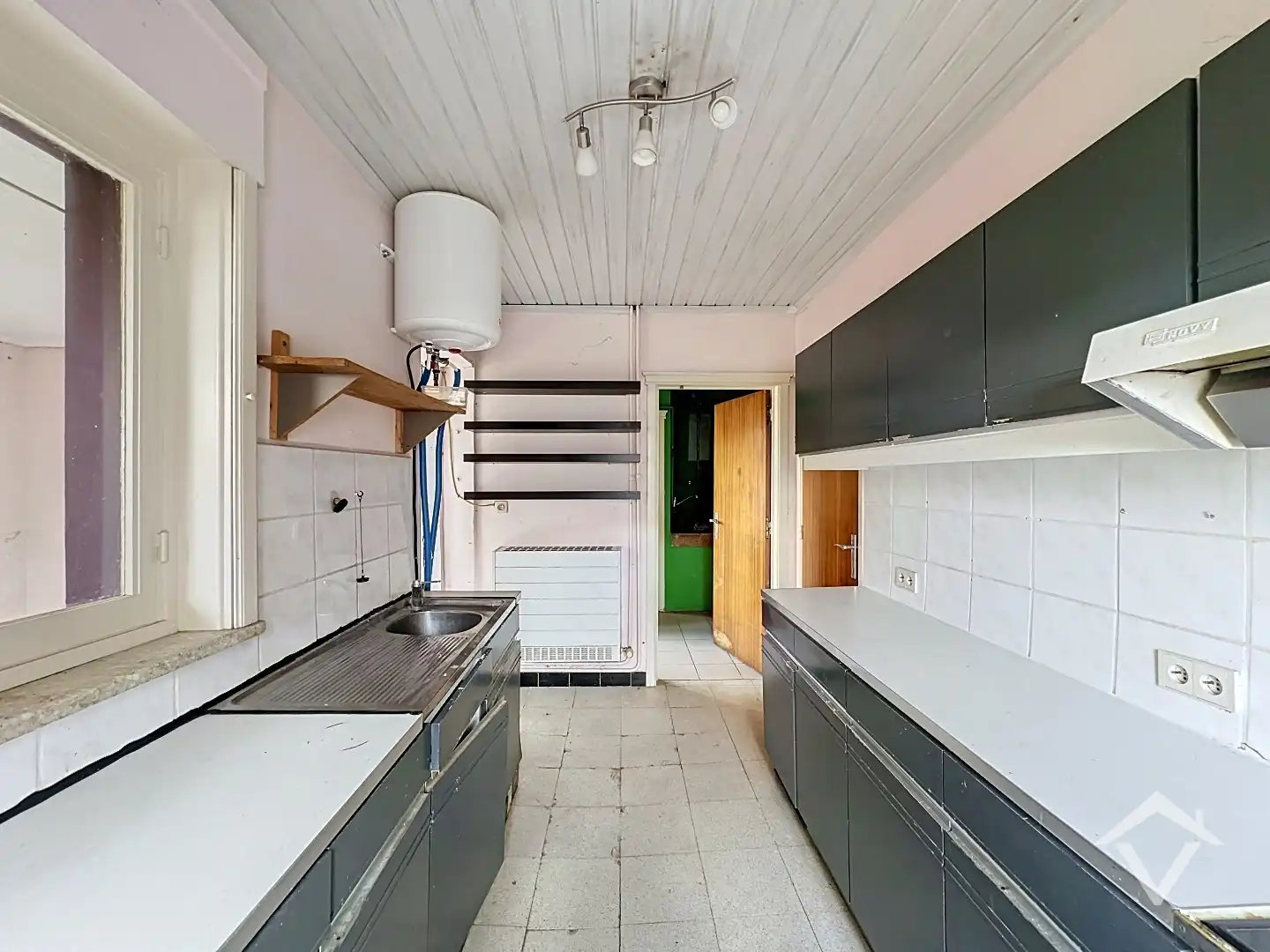 Ruime gezinswoning op perceel van 1126 m²  - tal van mogelijkheden! foto 10