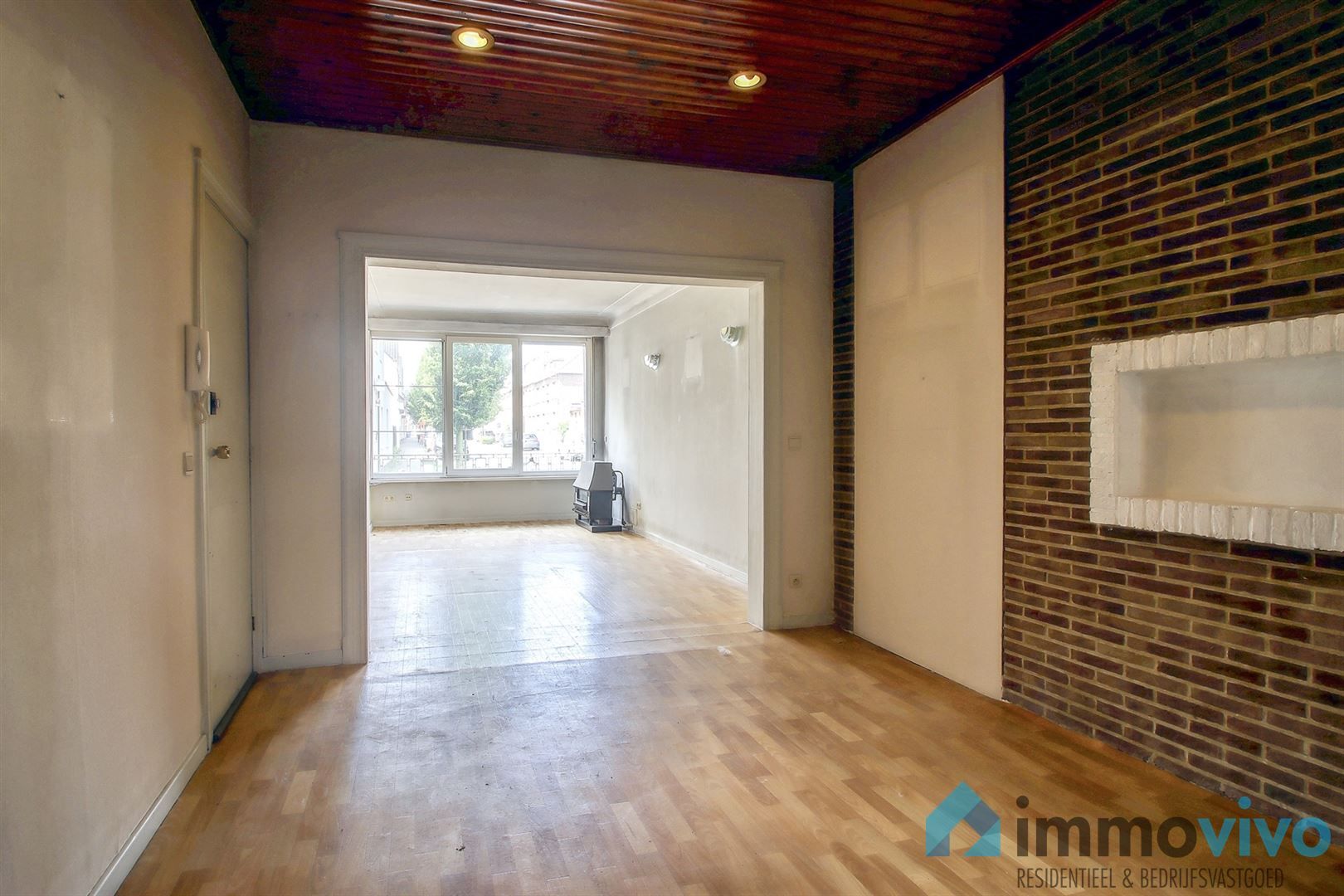 Appartement met binnenplaats en kantoor of tweede appartement met tuin. foto 2