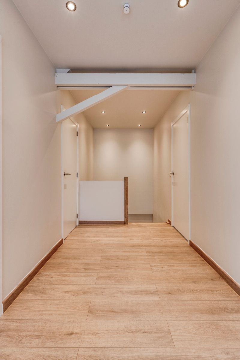Luxe appartement met terras en parkeerplaats. foto 6