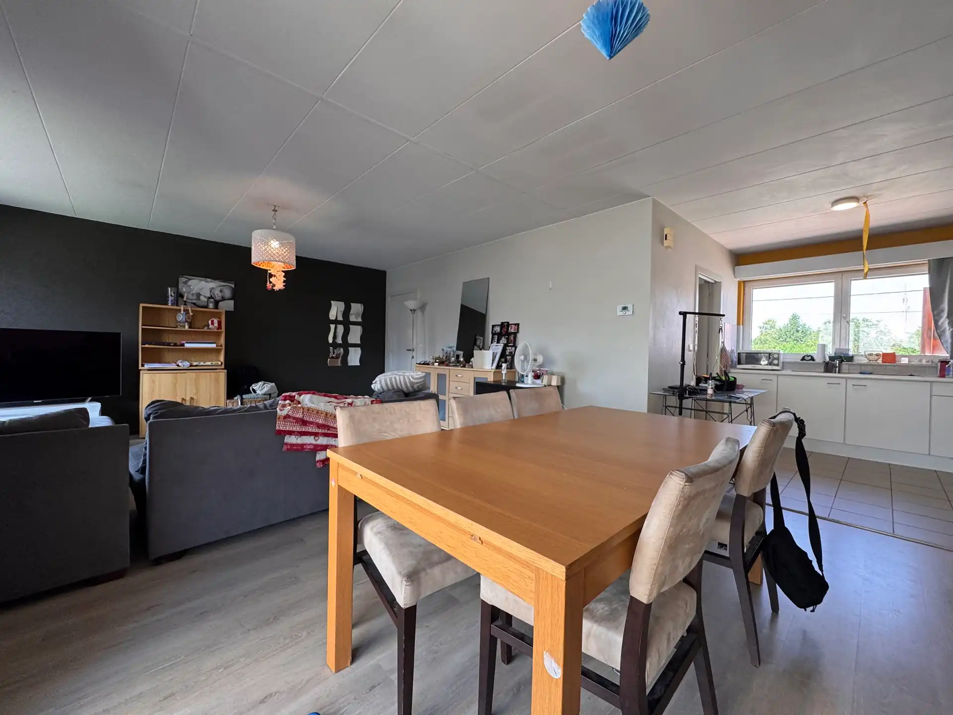 Ruim appartement met drie kamers en terras foto 4