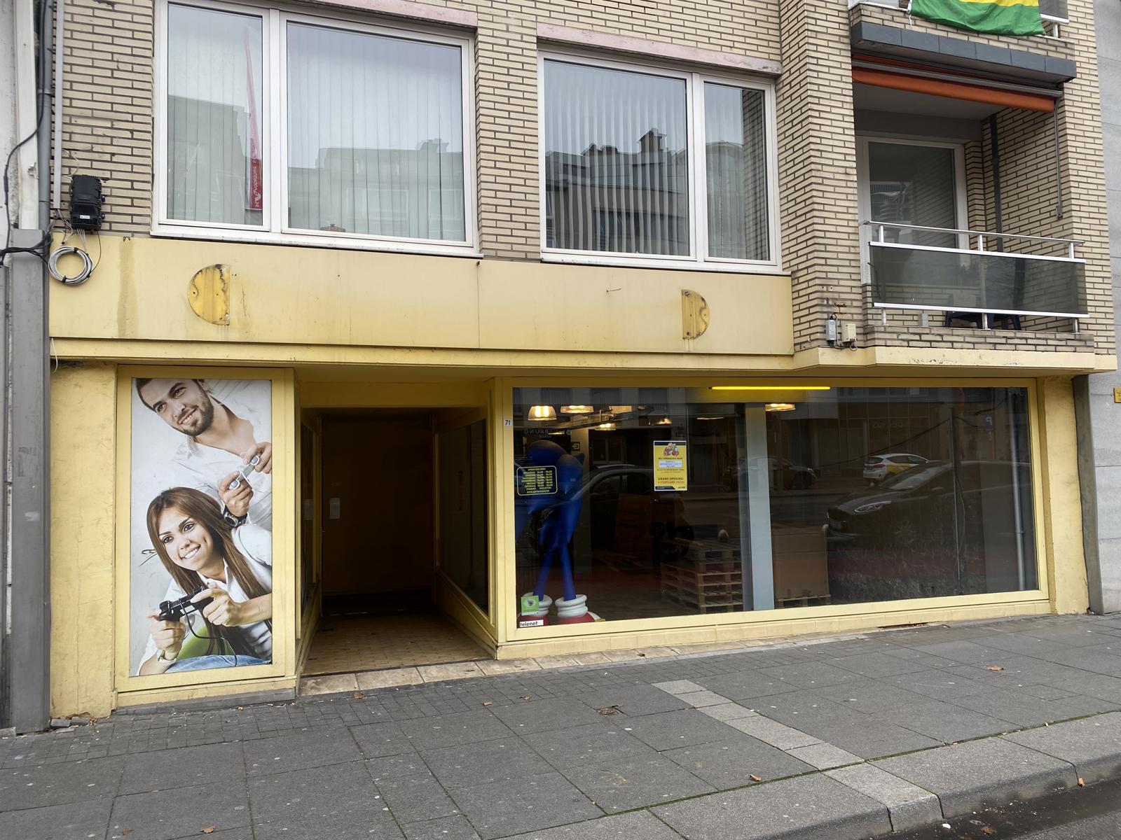 Handelsruimte winkel Genk te koop foto {{pictureIndex}}
