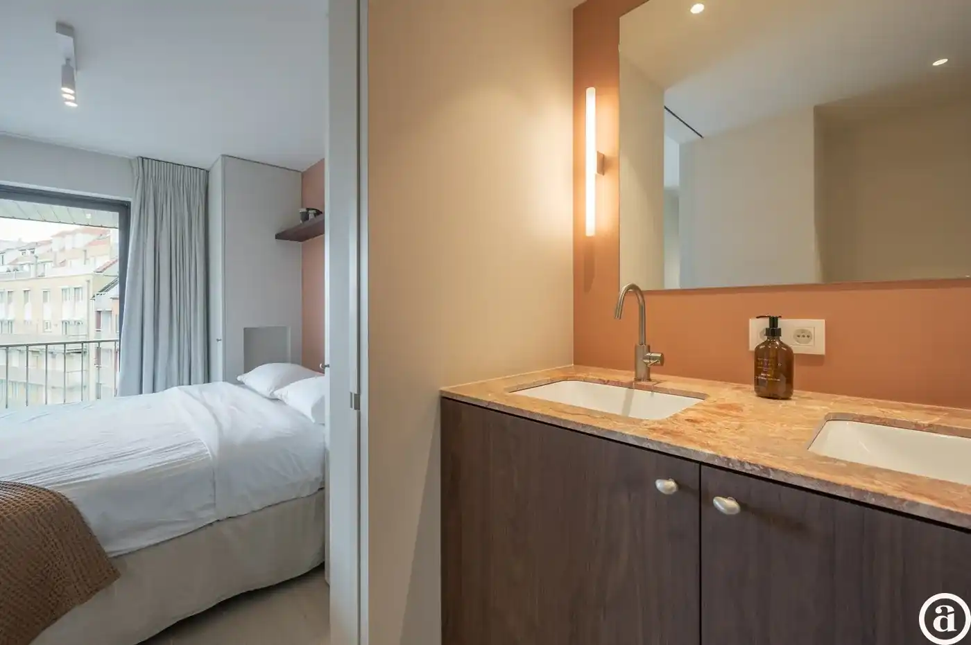 Stijlvol gerenoveerd 3-slaapkamerappartement op topligging in hartje Knokke. foto 16