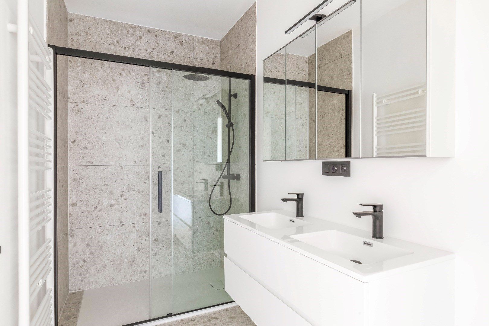 Prachtig gerenoveerd 3 slaapkamer appartement nabij Gent centrum foto 13