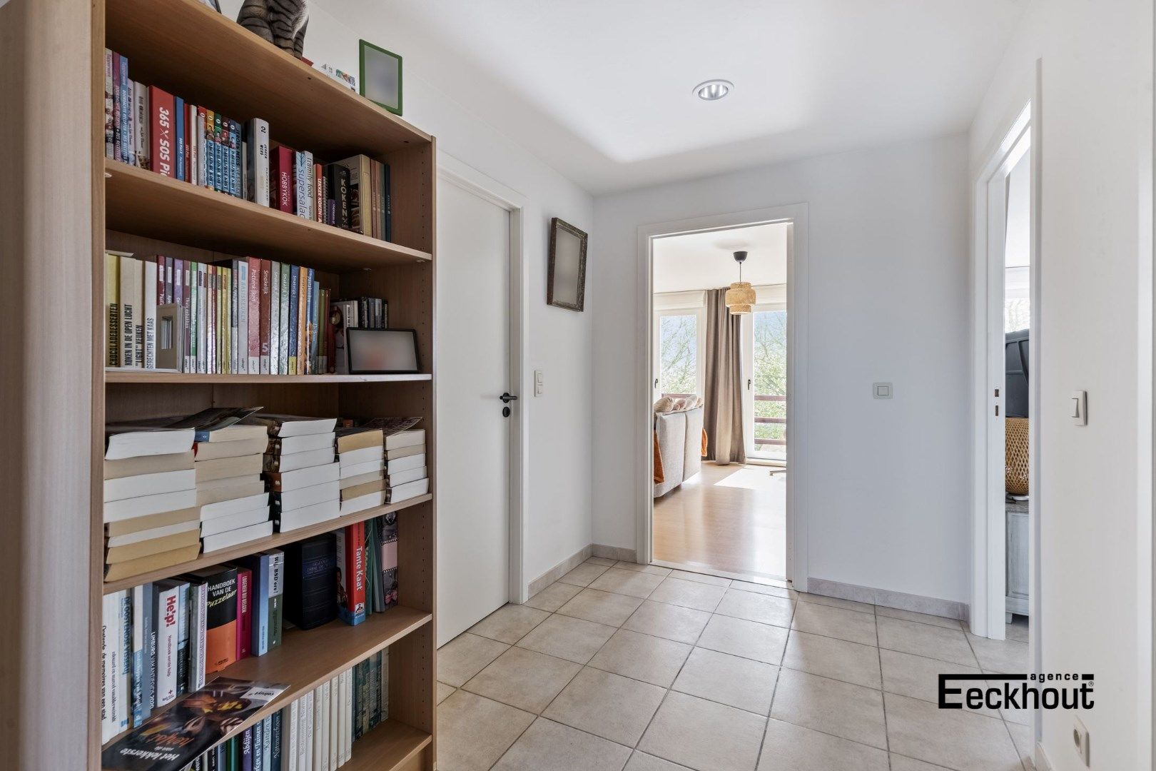 Ruim instapklaar appartement (143m²) met terras(9m²) en 3 slaapkamers in Bredene Dorp! foto 11