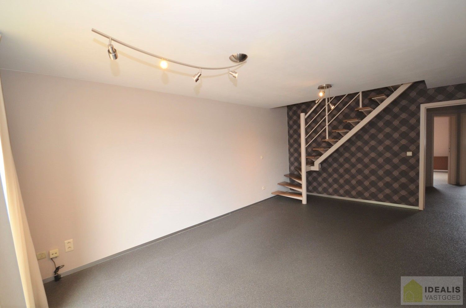Idealis Vastgoed – Ruim duplexappartement met 4 slaapkamers in Genk op wandelafstand van Houthalen-Oost foto 12