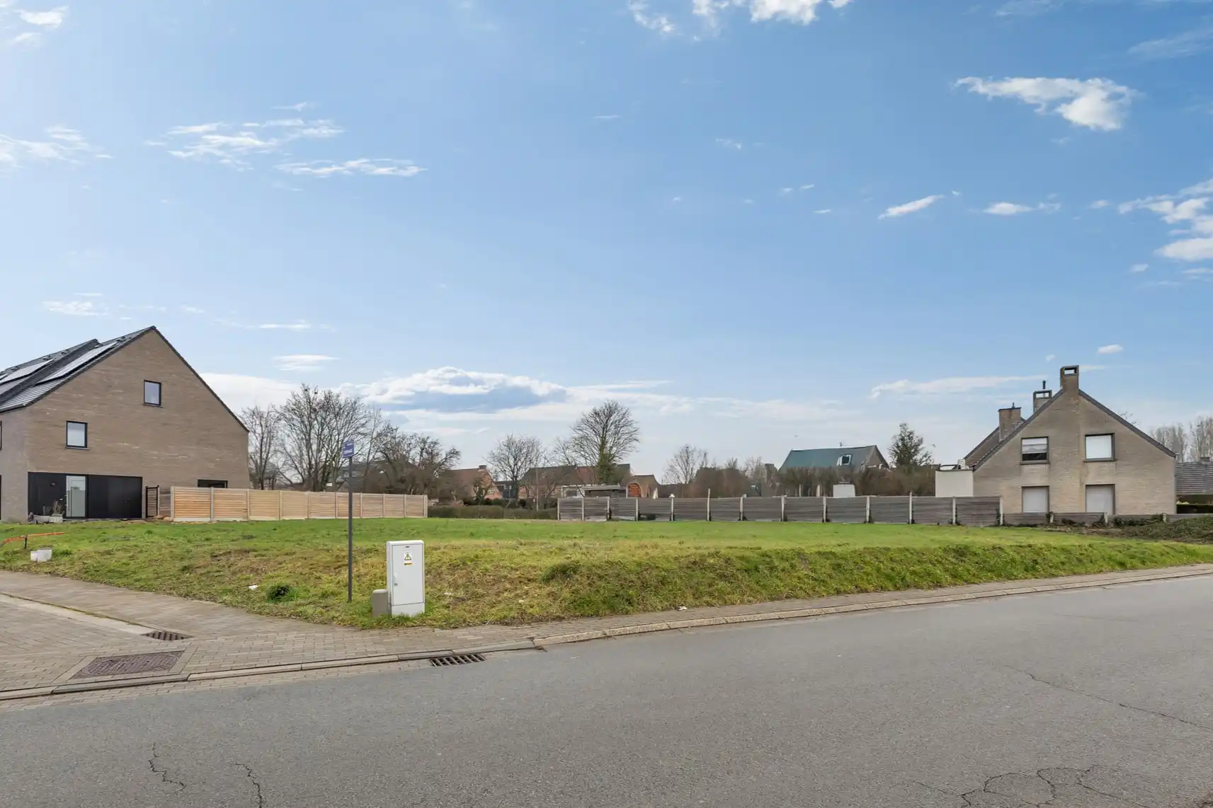 Goed gelegen bouwgrond met vergunning voor 4-gevel woning foto 4