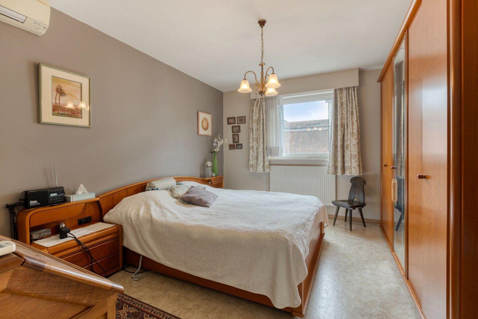 Goed onderhouden en gunstig gelegen app met 2 slpks. foto 13