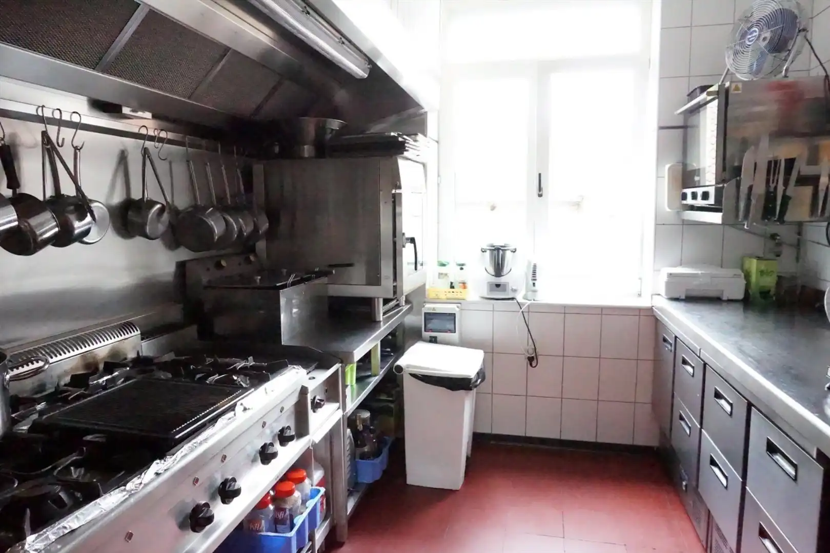 Restaurant met terras en woonst op topligging in de Langestraat foto 10
