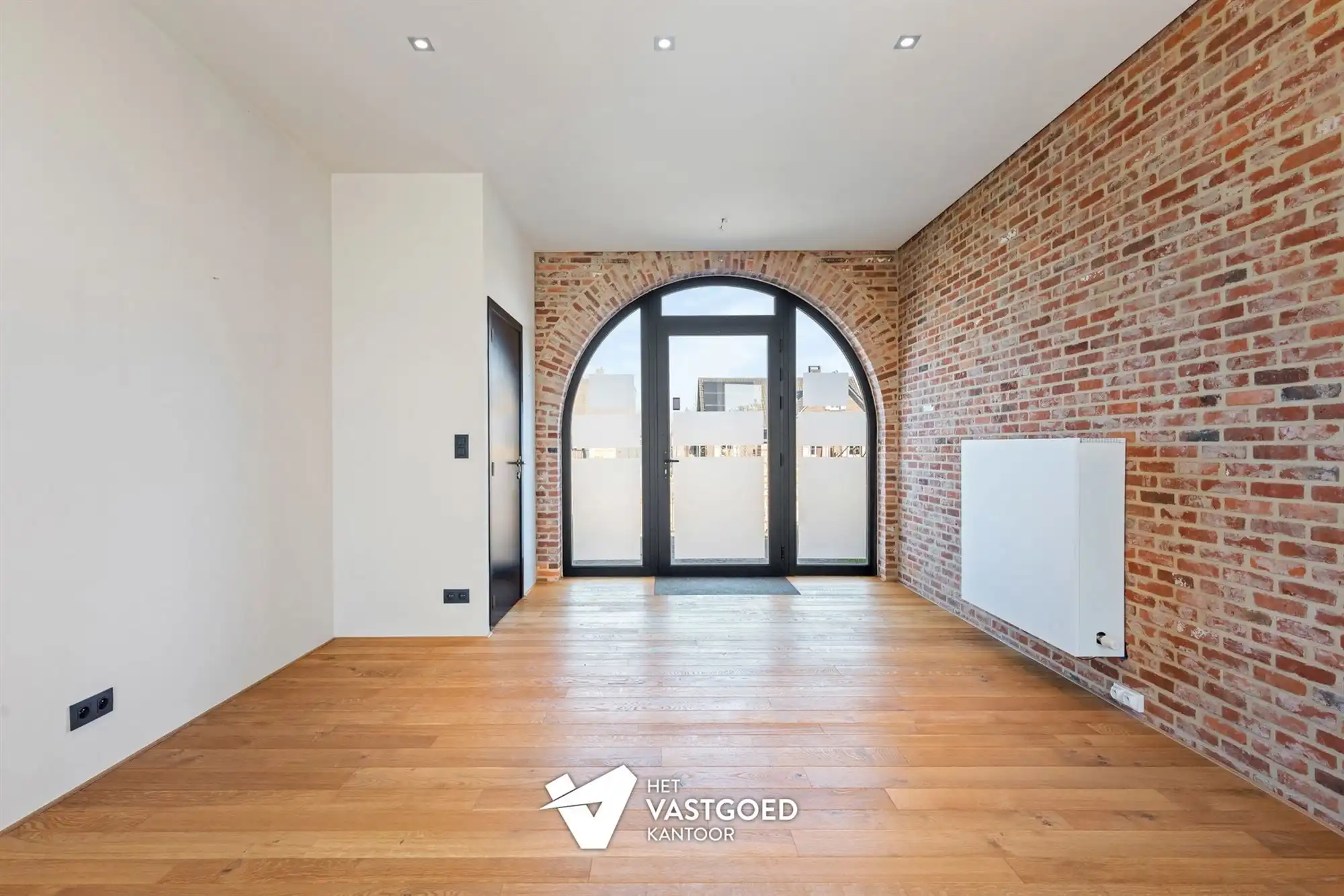 ZEER RUIME WONING MET TAL VAN MOGELIJKHEDEN OP BREED PERCEEL VAN 15 ARE TE KOERSEL foto 8