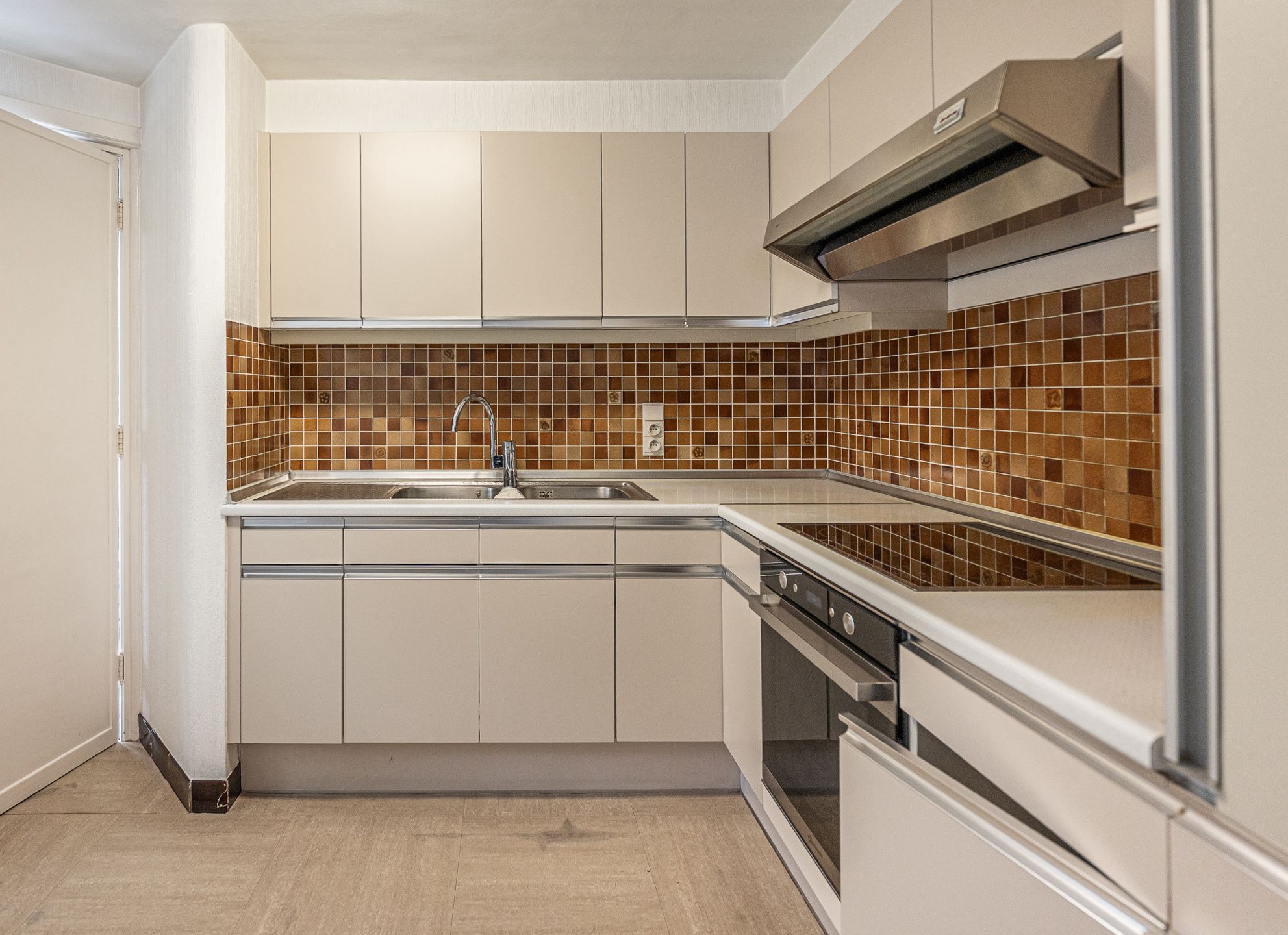 Woning in half-open bebouwing op 8 are foto 12