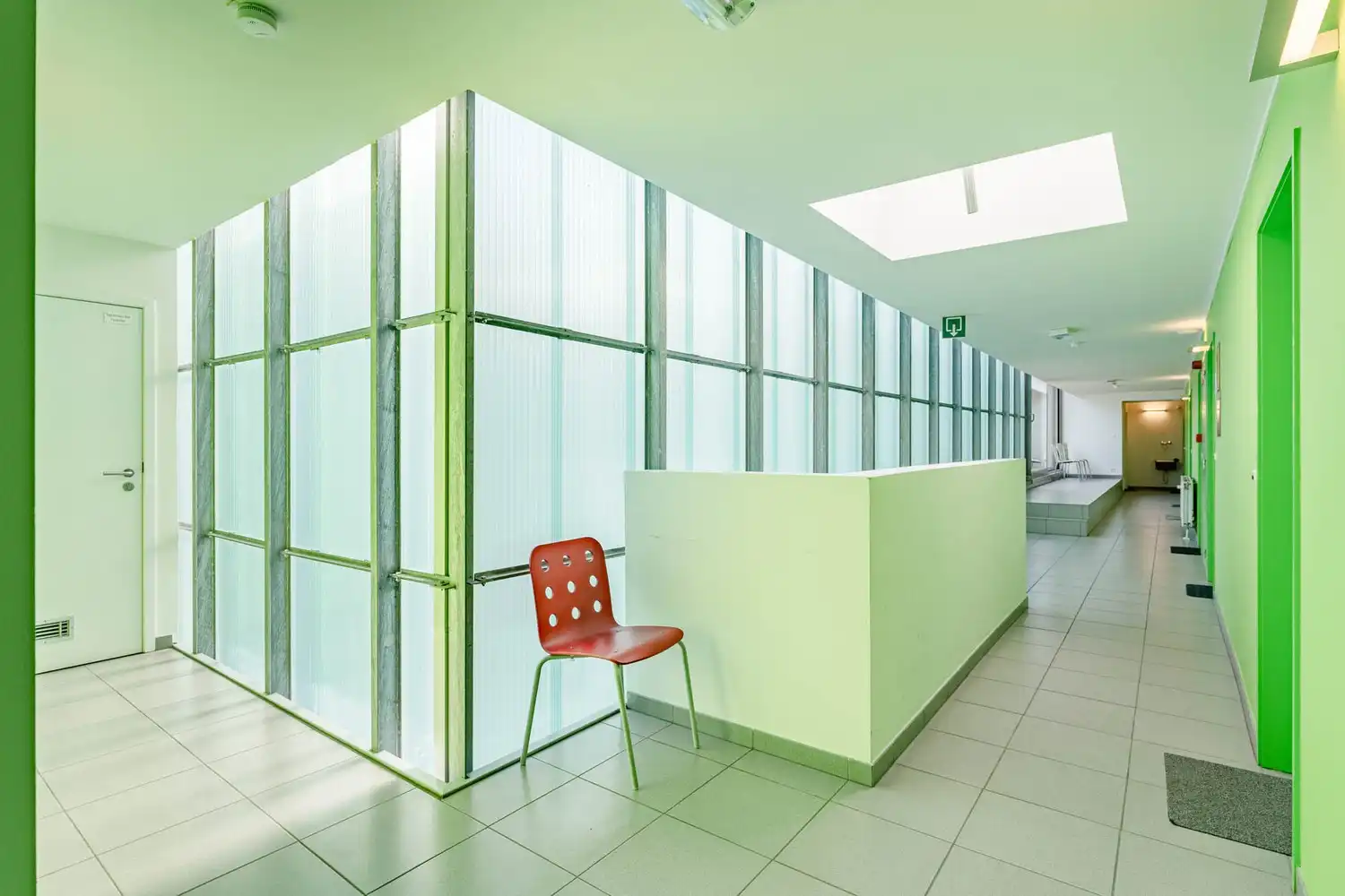 Centraal gelegen en gemeubelde studio met een gedeeld terras nabij het station van Leuven! foto 3