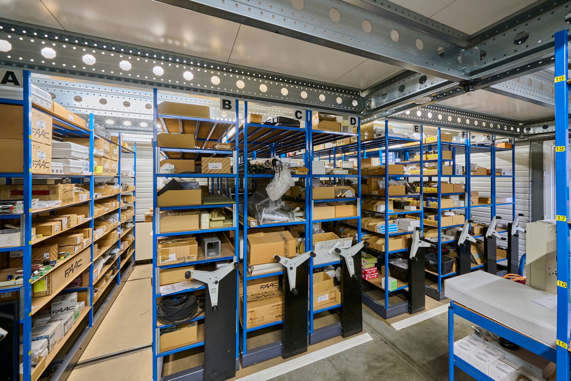MULTIFUNCTIONEEL GEBOUW OP MOOIE ZICHTLOCATIE foto 13
