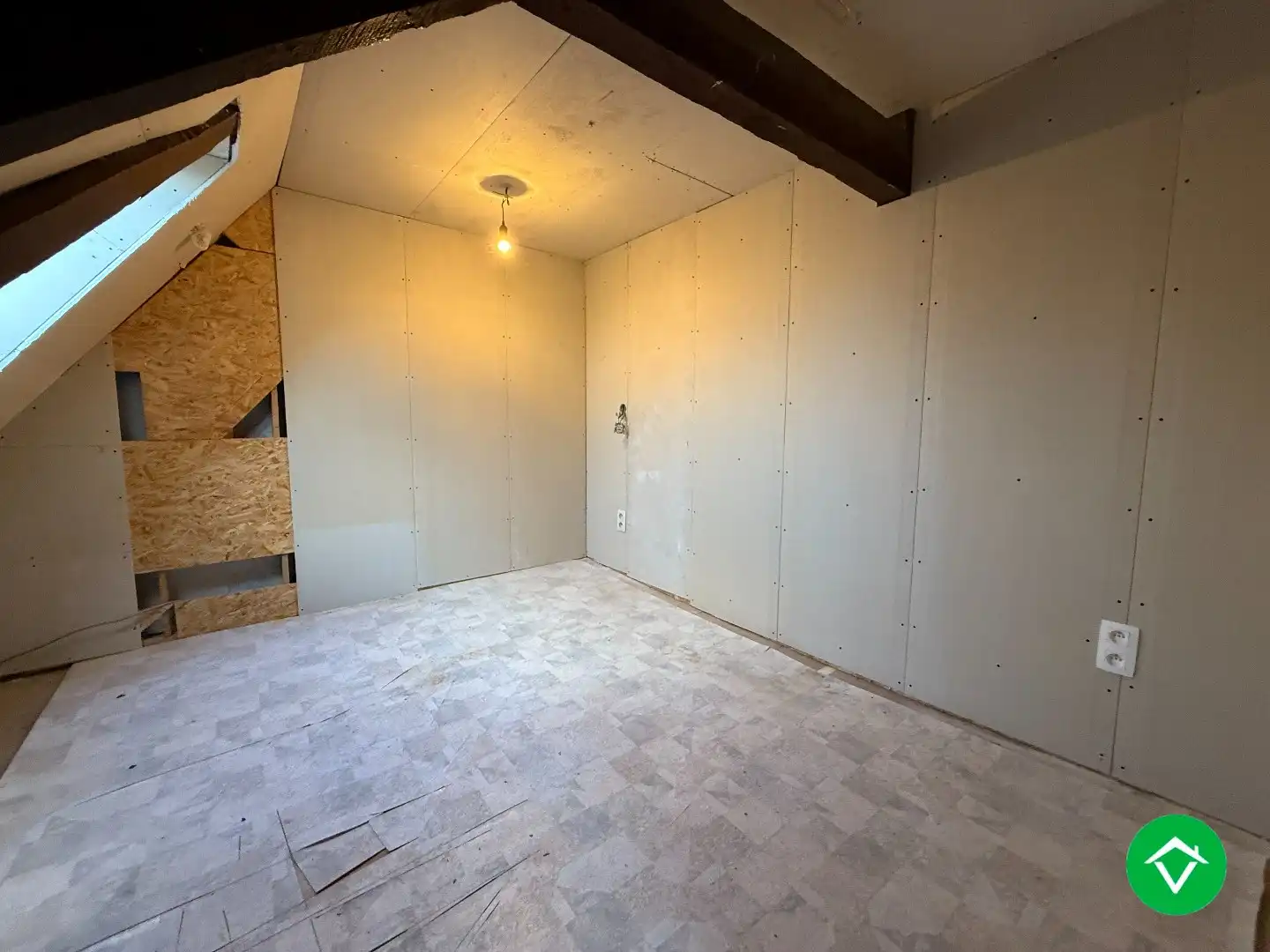 Rustig gelegen halfopen bebouwing met 3 slaapkamers, tuin en garage met uitweg! foto 11