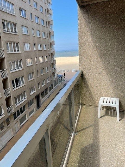 Uitzonderlijk ruim appartement met 3 terrassen op 50 meter van het strand! foto 1