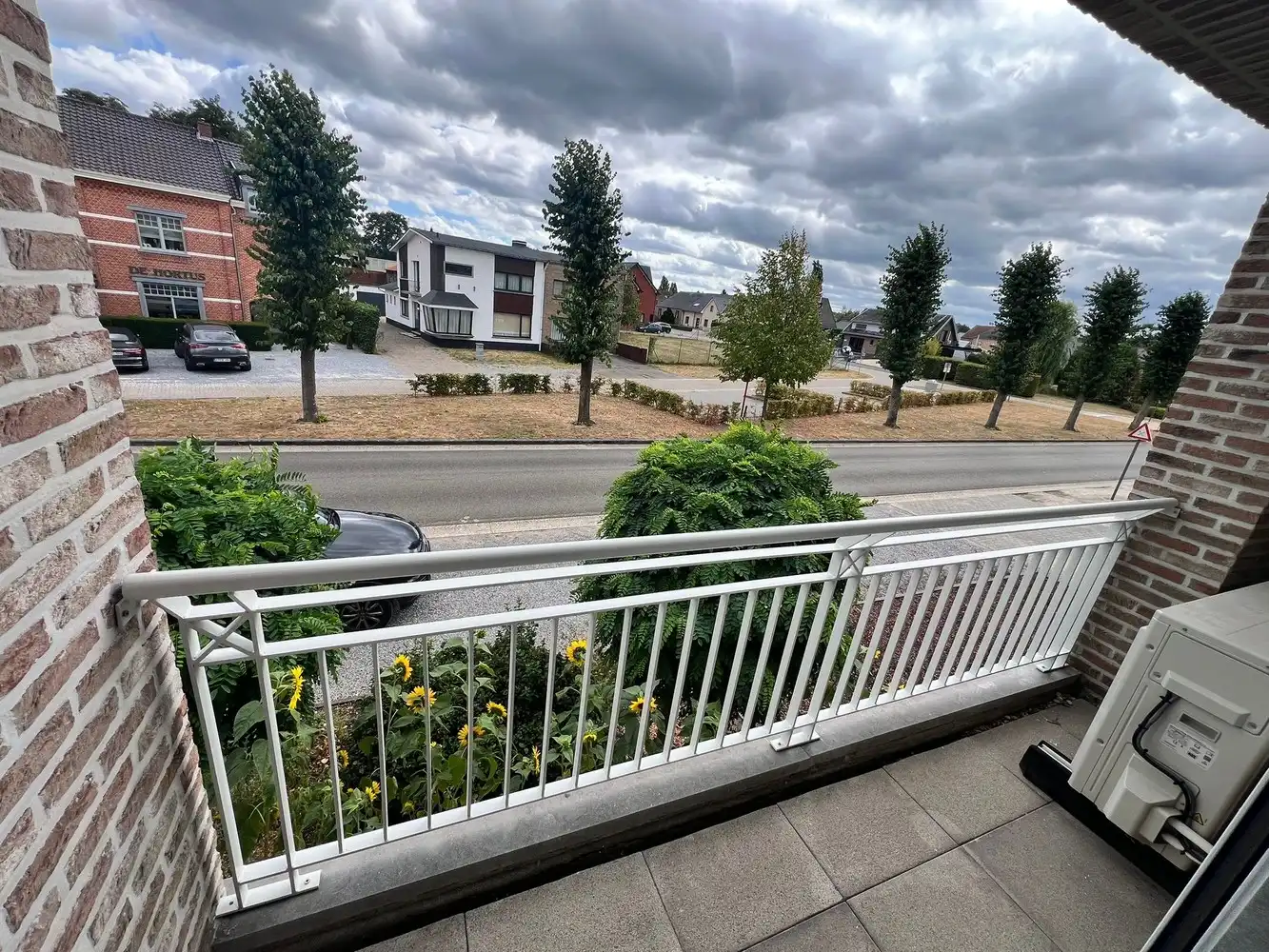 Zeer ruime huurwoning met o.a. 3 slpks en garage foto 10