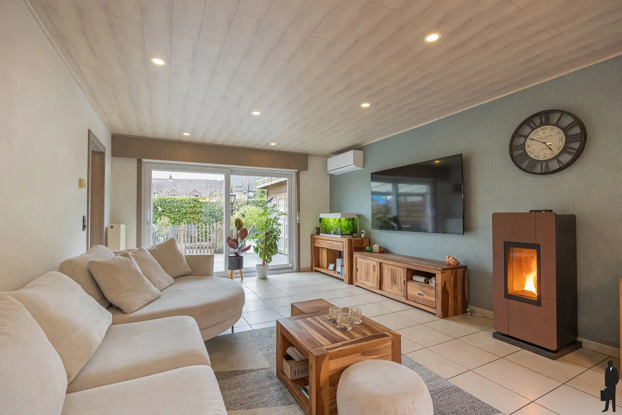 Instapklare gezinswoning met 3 slpk, tuin, garage & carport  foto 3