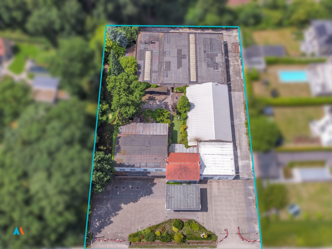 Garagebedrijf met woonst foto 2