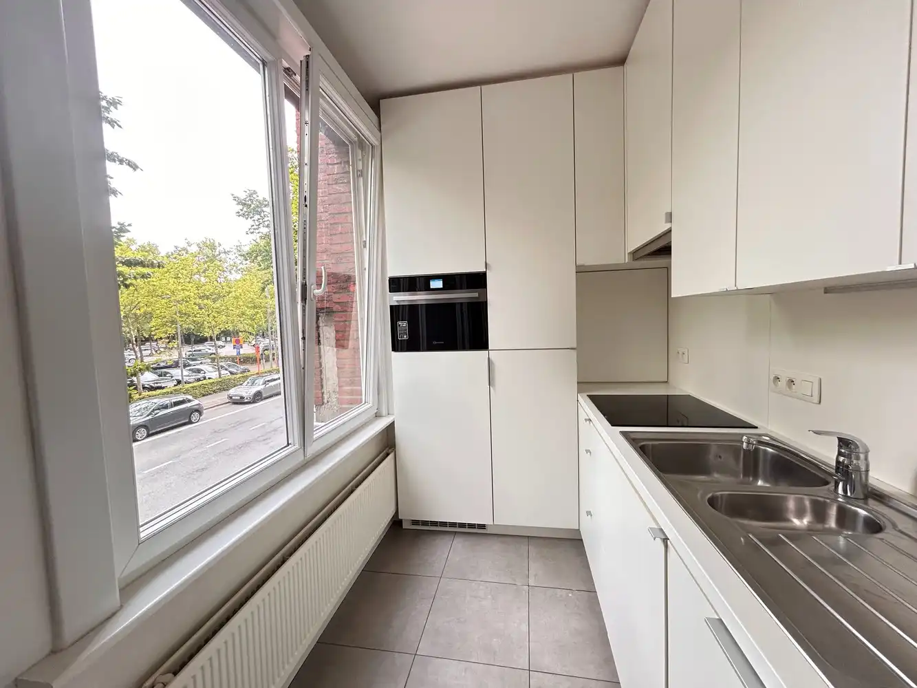 Pal in het bruisende centrum van Brasschaat gelegen 2 slaapkamerappartement in perfecte staat foto 7