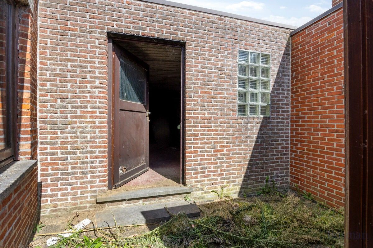 Halfopen bebouwing met 5 garageboxen te koop in Ham foto 18