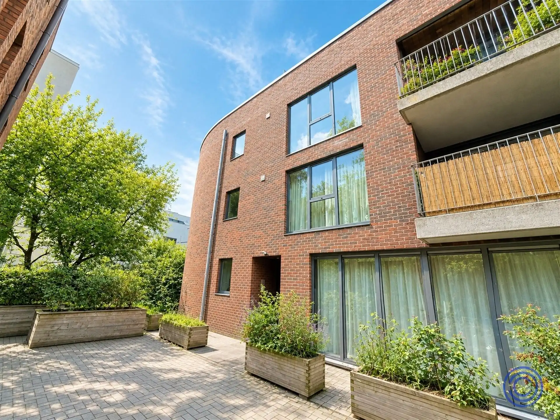 Instapklaar 2-slpk appartement met terras in groene stadsomgeving! foto 17