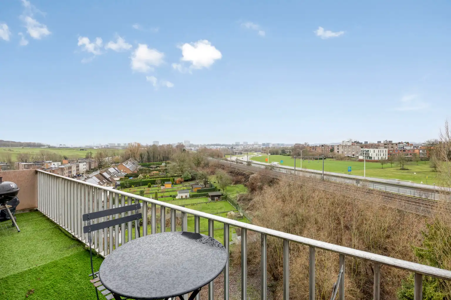 Perfect gerenoveerd instapklaar 3-slaapkamerappartement foto 14