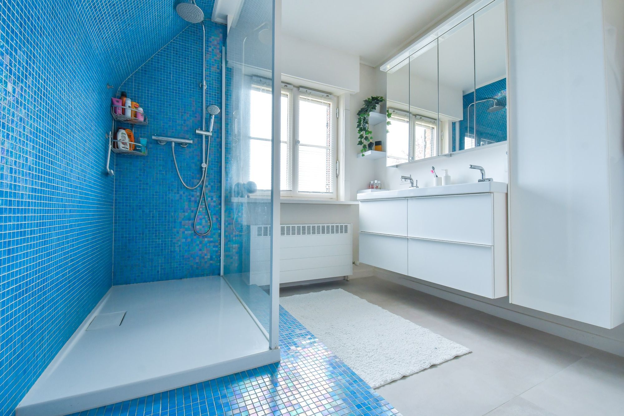 IN EEN GROENE OMGEVING GELEGEN CHARMANTE VILLA met GARAGE & TUIN foto 17