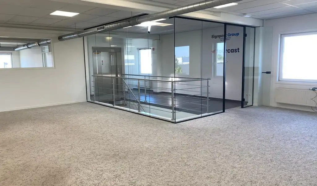 Ingedeeld kantoorverdiep te huur nabij N47 in Lokeren foto 5