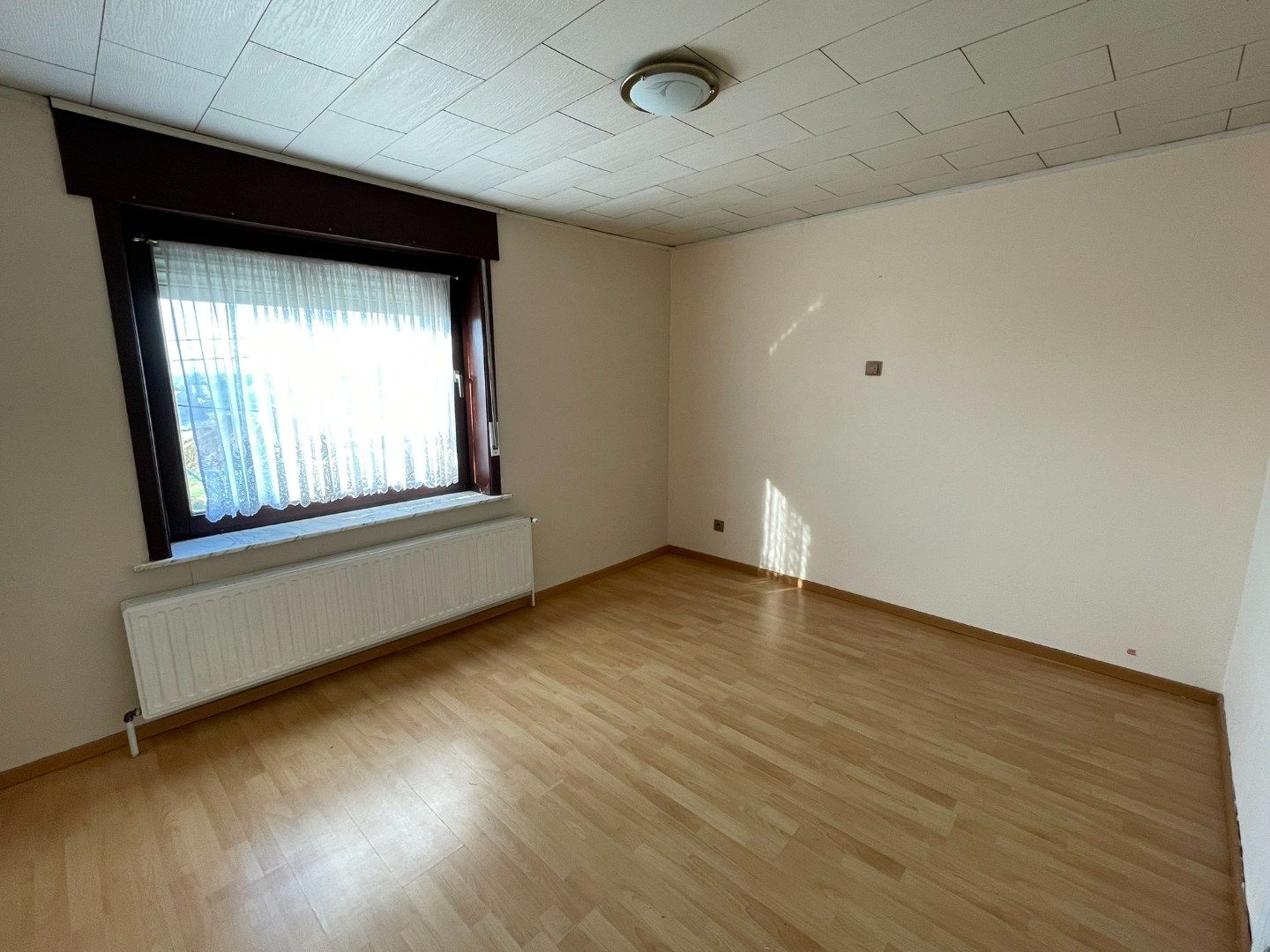 Ruime 3-gevelwoning met grote tuin in Roosdaal foto 9