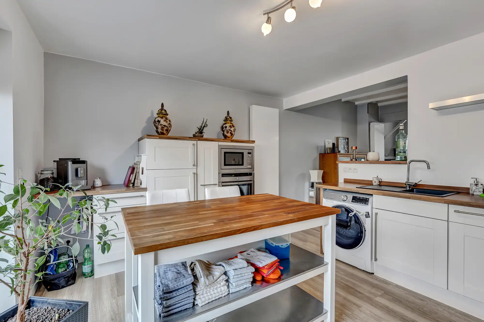Compleet gerenoveerde woning met terras te Roosdaal foto 6