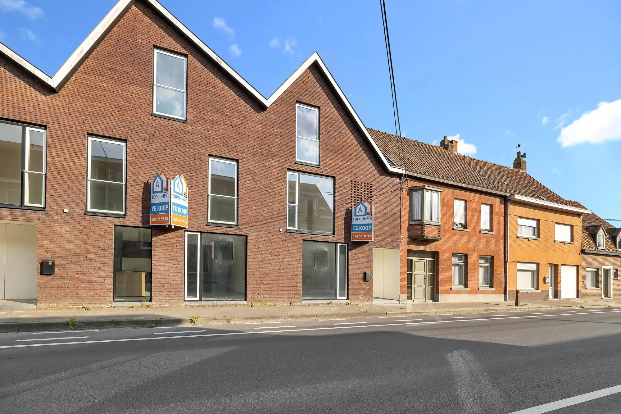 Volledig afgewerkte nieuwbouwwoning met 5 slaapkamers foto 2