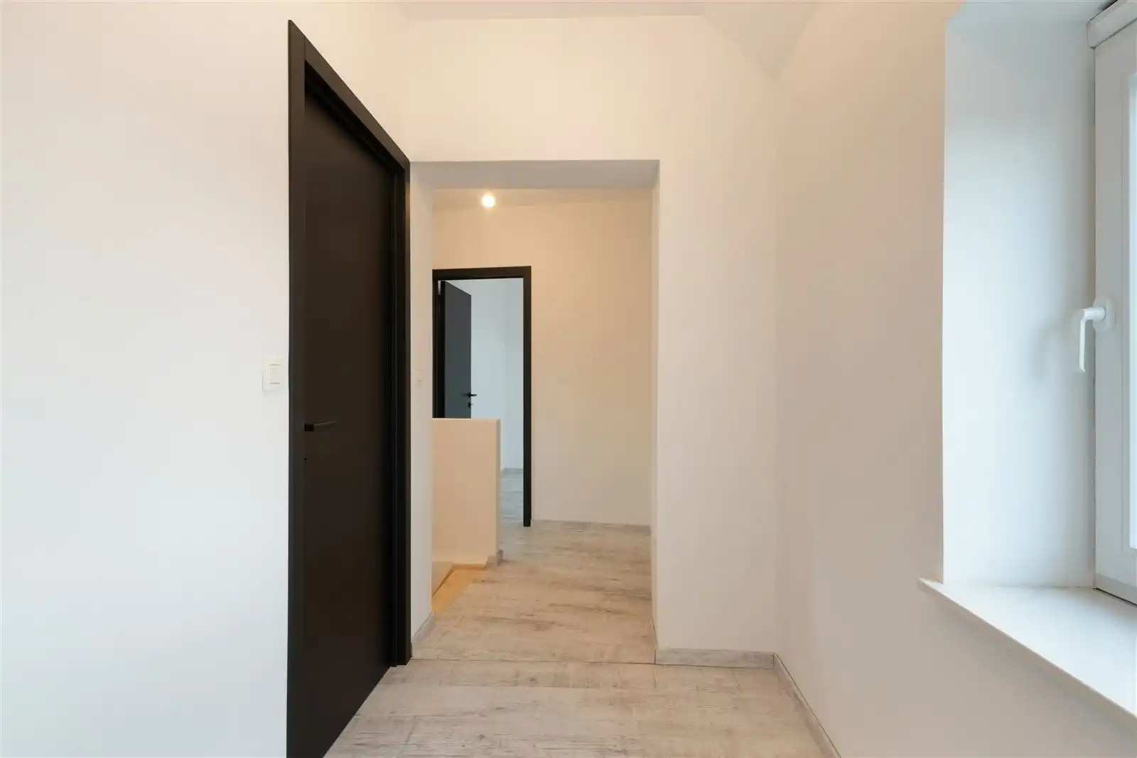 Instapklare volledig vernieuwde gezinswoning met tuin op 4are60 foto 18