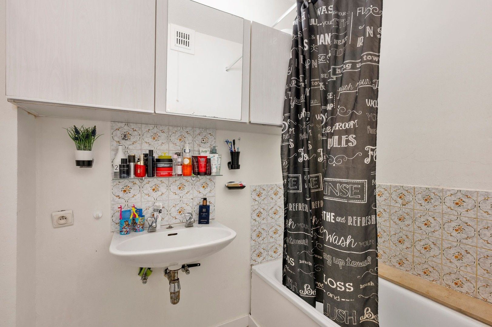 Energiezuinig en gezellig verhuurd appartement met 2 slaapkamers en balkon achteraan nabij het station van Kortrijk foto 8