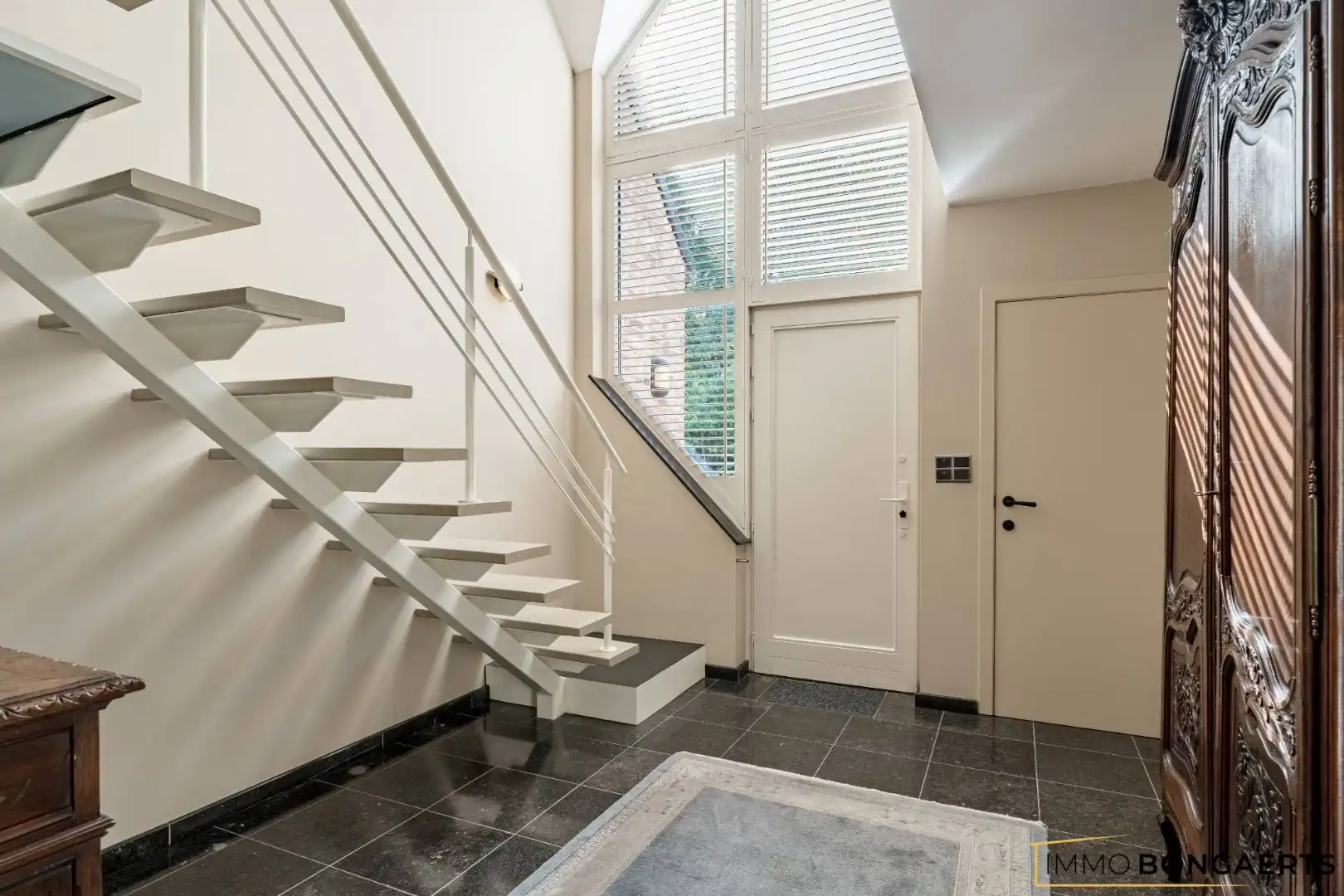 Bijzonder ruime woning op een uitzonderlijk perceel van maar liefst 16 are foto 3