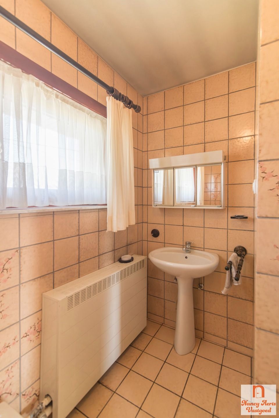 Charmante woning met grote tuin en renovatiemogelijkheden foto 28