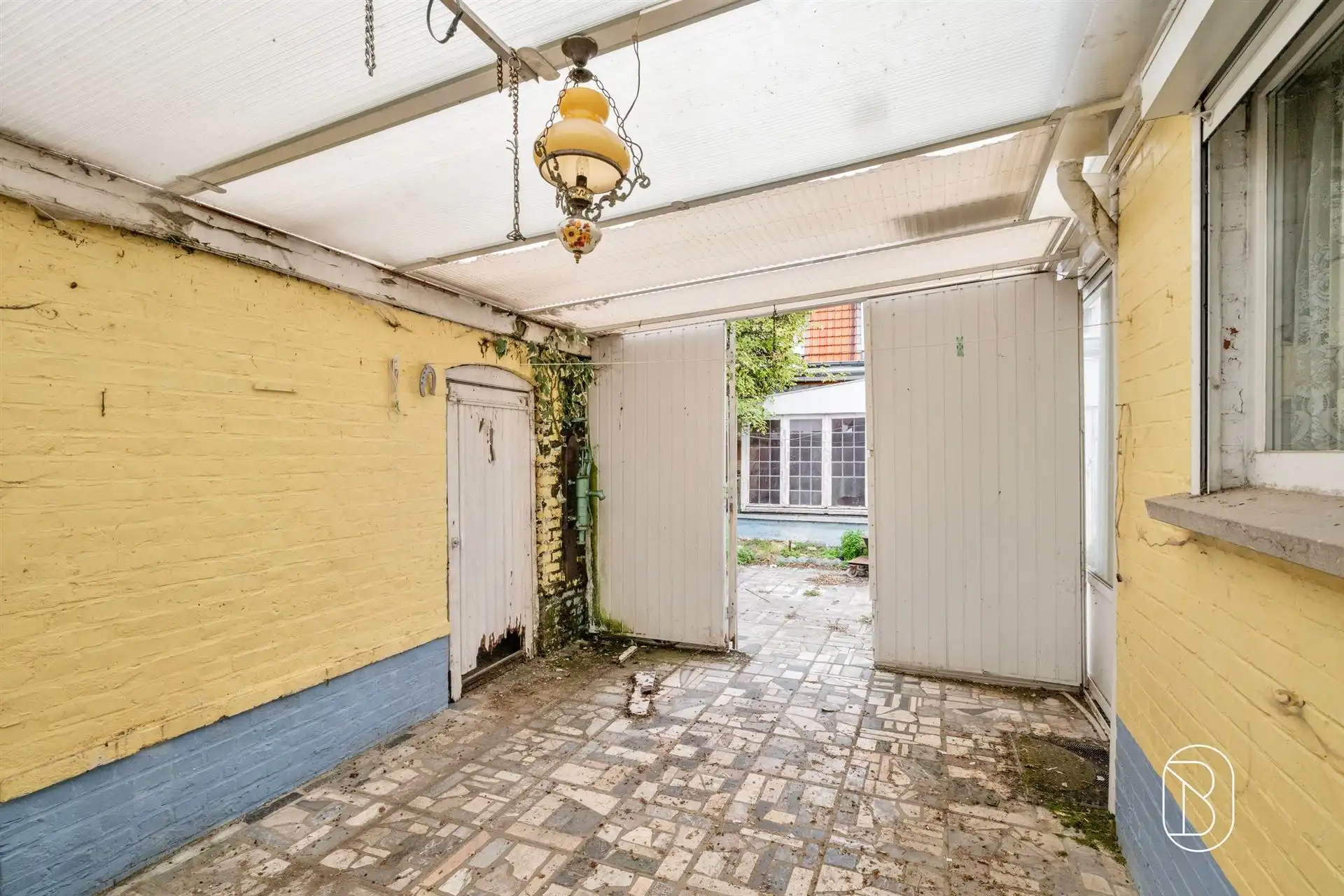 Woning met tuin en grote garage  foto 5