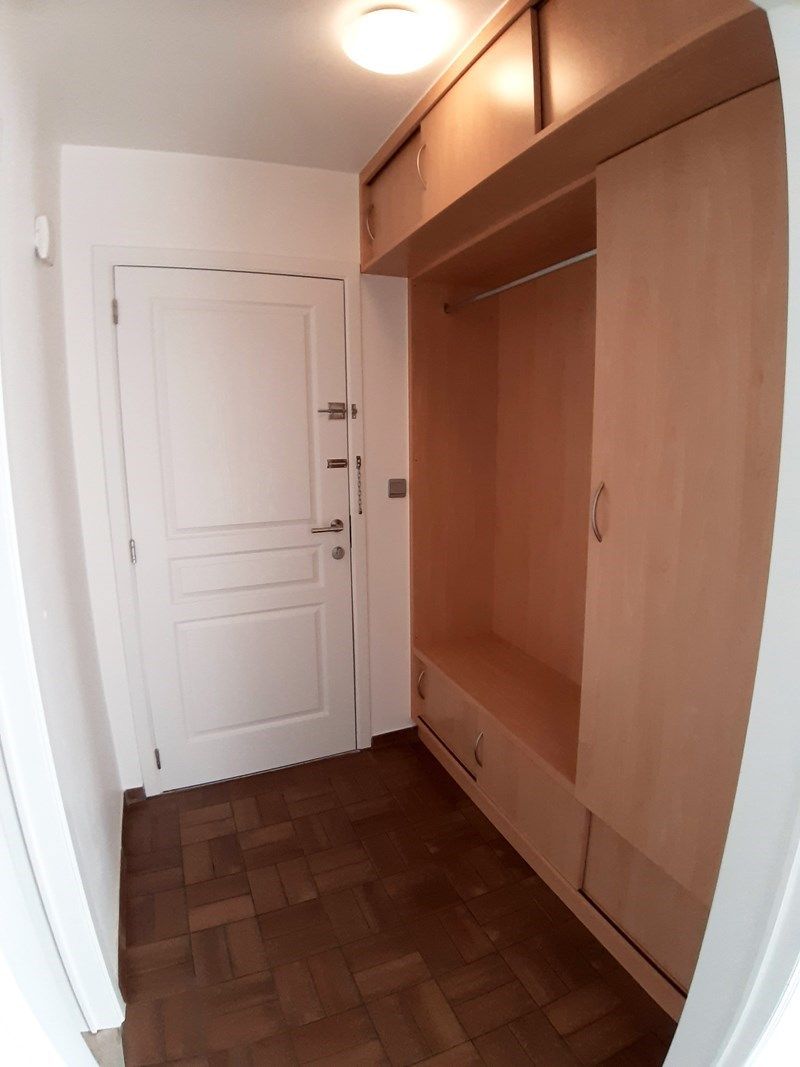 Gerenoveerd dakappartement MET GARAGE te Beverst foto 8