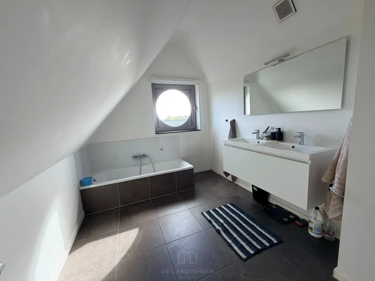 Ruim en lichtrijk duplexappartement van 129 m² met 2 slaapkamers en terras in Mariekerke foto 11