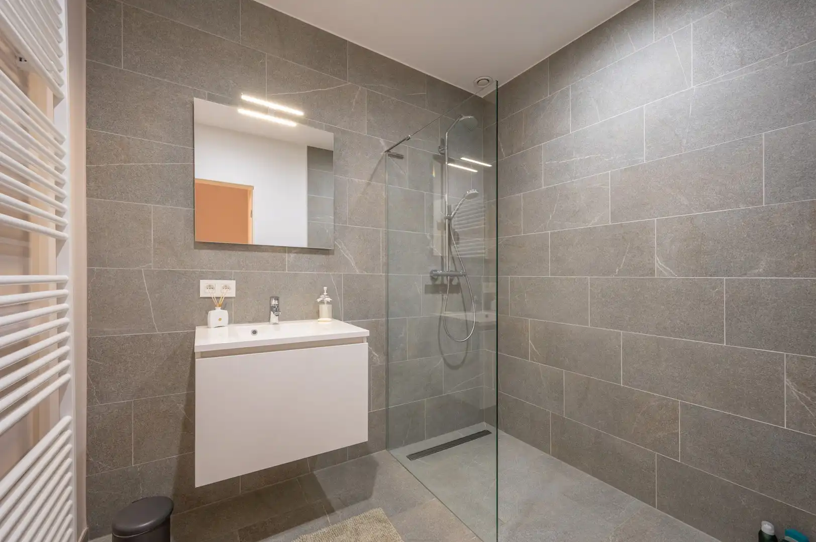 Recente woning aan het karaktervolle Oosthoekplein. foto 19