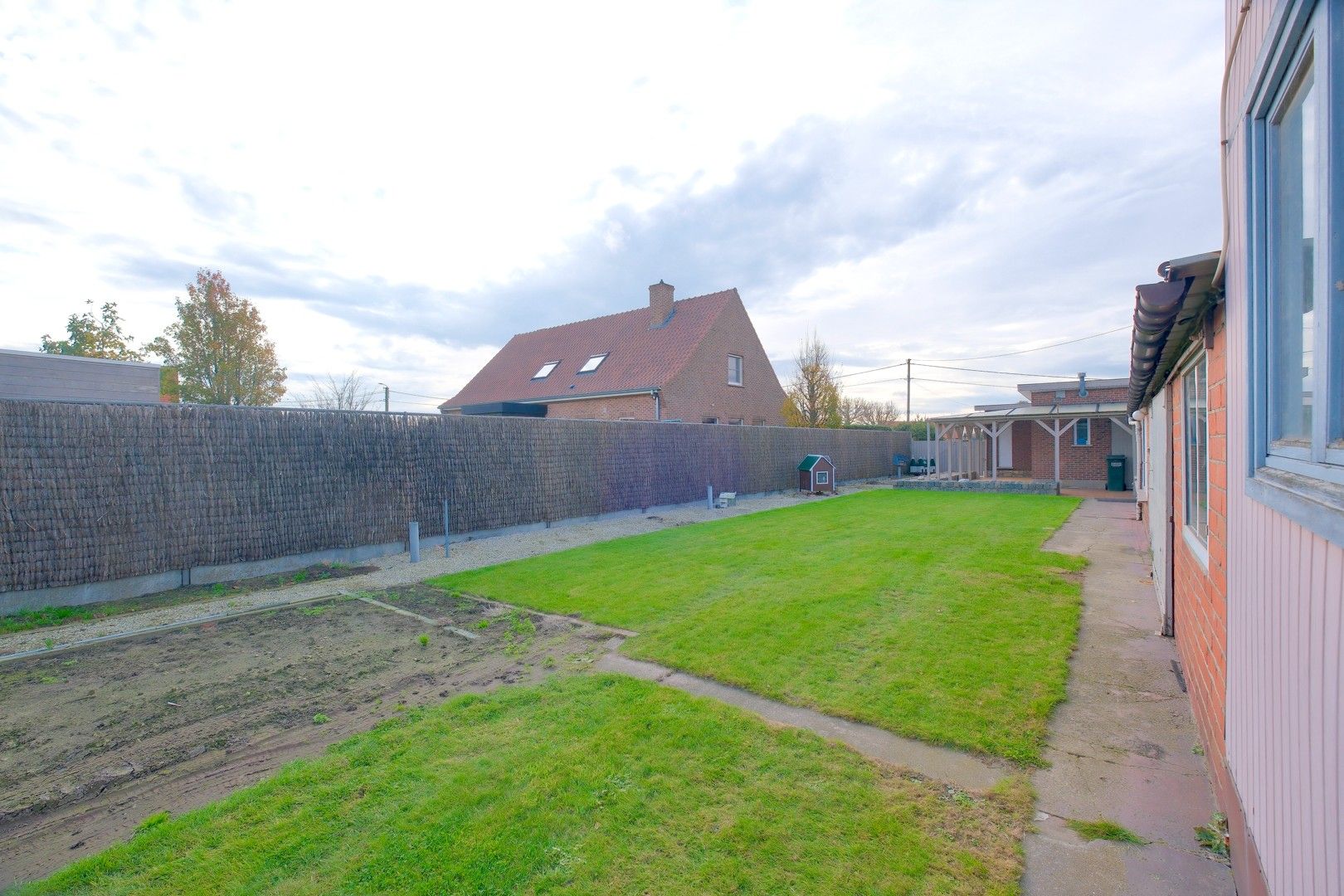 Rustig gelegen bungalow met 3 slpks en garage op 800 m²! foto 25