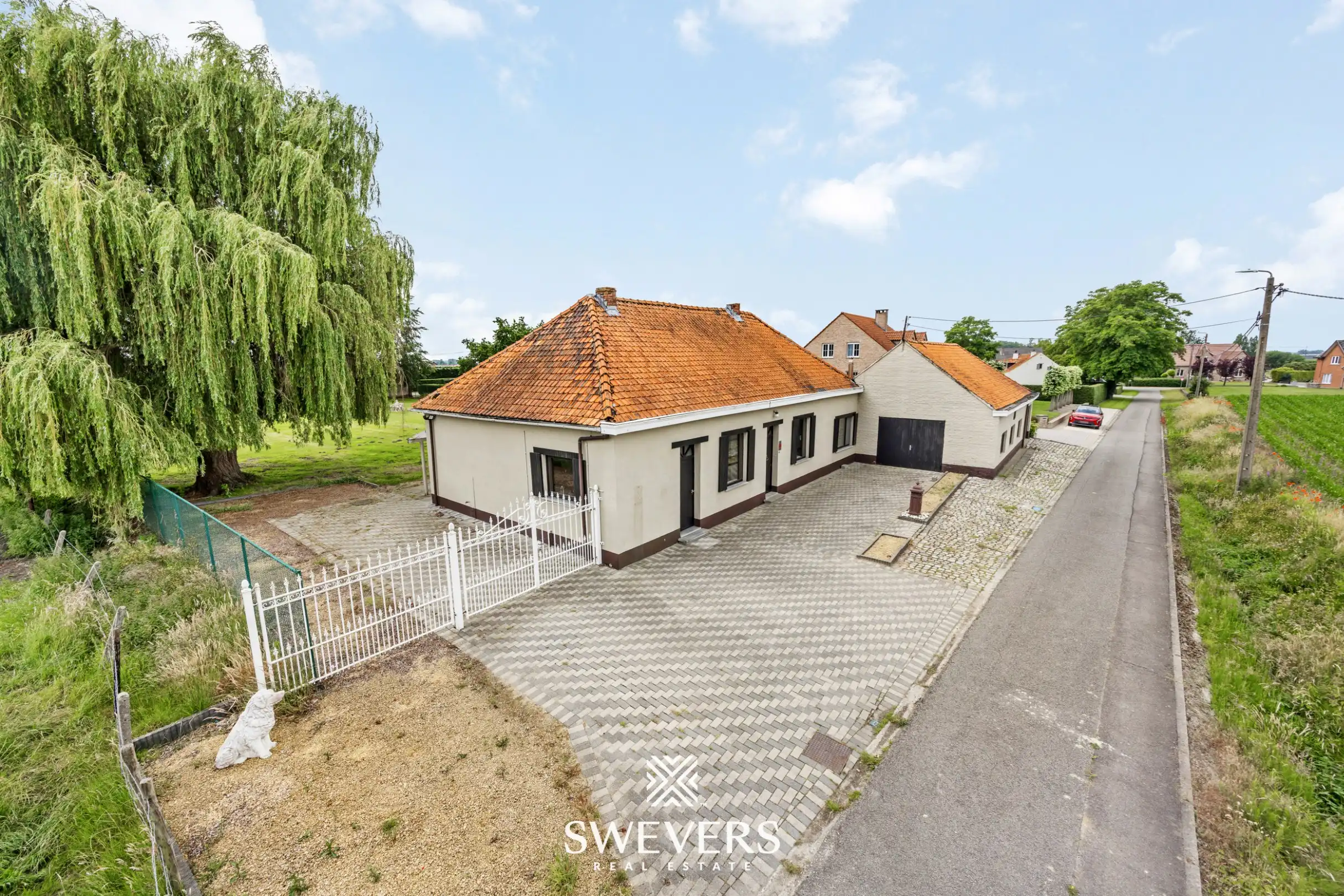Gelijkvloerse woning op 25a 03ca met grote garages. foto 28