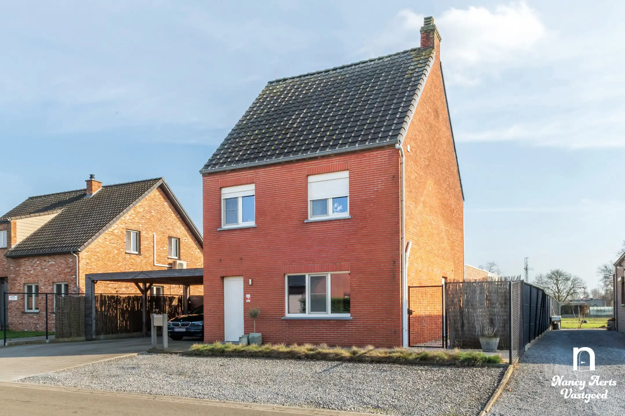 Lichtrijke gezinswoning met open zicht in Stal-Koersel foto {{pictureIndex}}