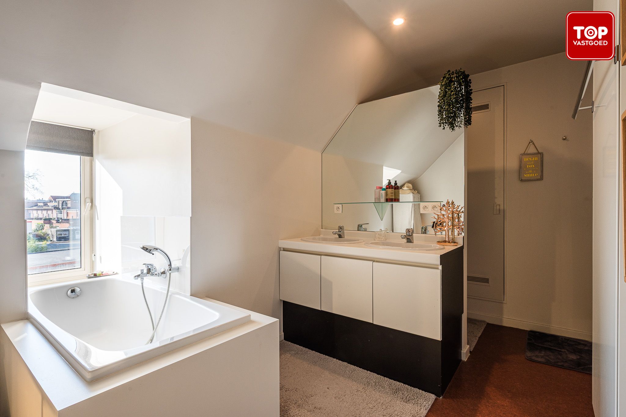 Instapklare architectenwoning met 2 slaapkamers en zonneterras foto 19