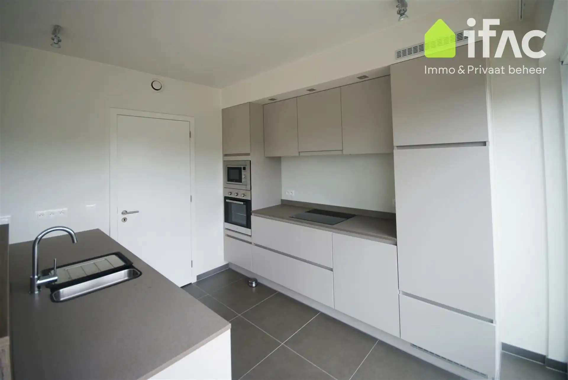 Lichtrijk penthouse appartement met ruim terras foto 4